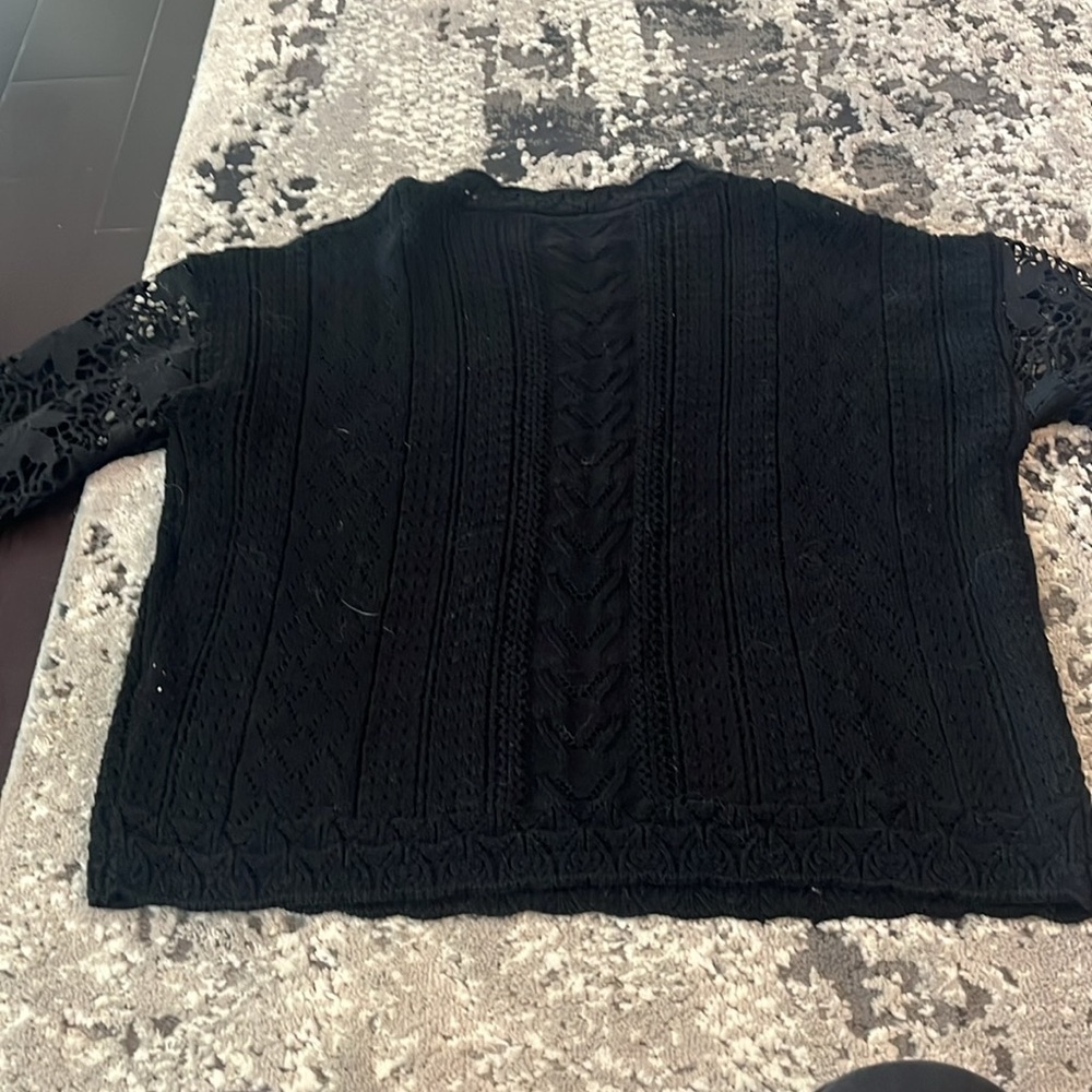 Classic Black Crew Neck Sweater with Ribbed Texture - Picture 4 of 6